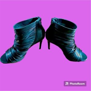 BCBG Black Strappy Open Toe Heels. Worn Only A Couple Times. Size 8